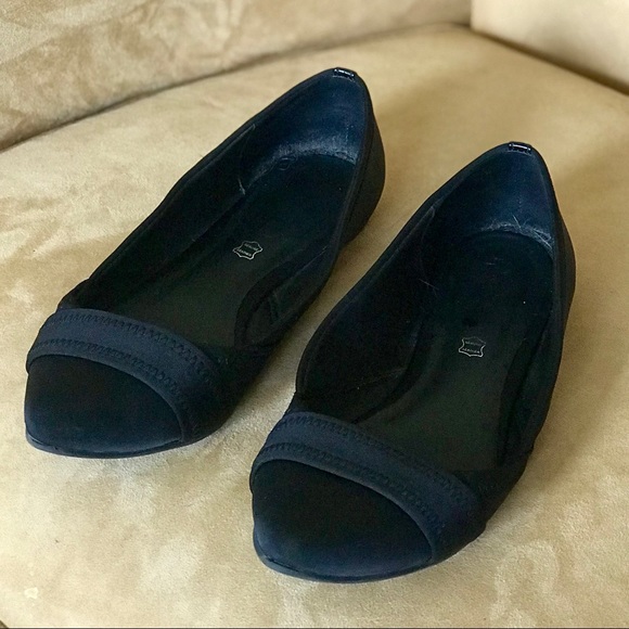 ⬇️ PRICE DROP! ALDO Black Pointy Neoprene Flats - Picture 6 of 7